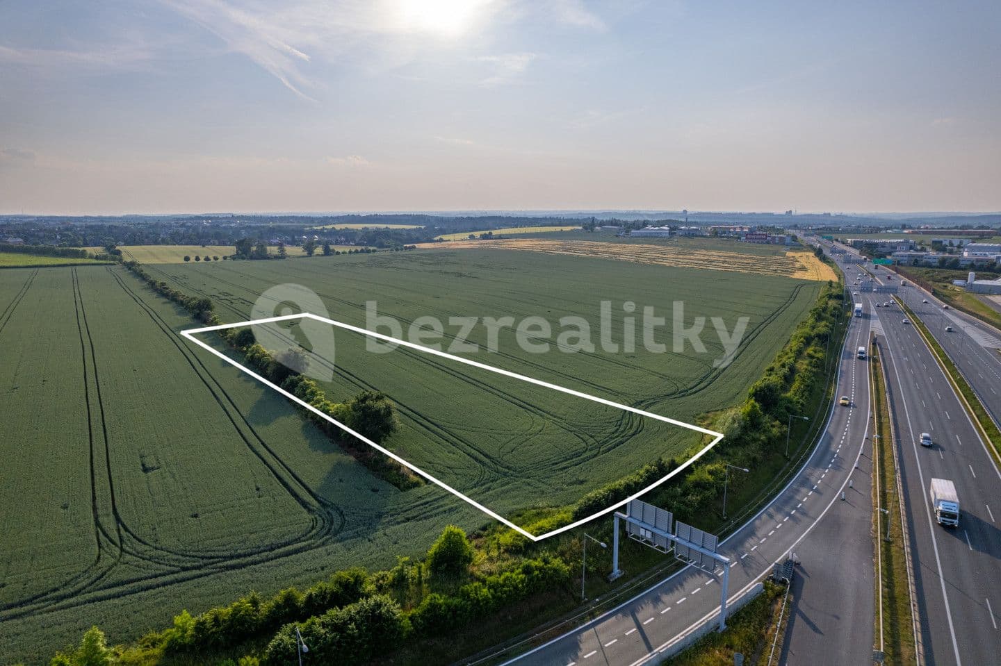 Prodej pozemku 12.730 m², Nupaky, Středočeský kraj