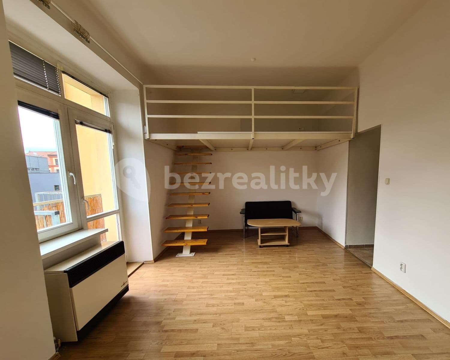 Pronájem bytu 1+kk 37 m², Ruská, Praha, Praha Pronájem bytu 1+kk 37 m², Ruská, Praha, Praha