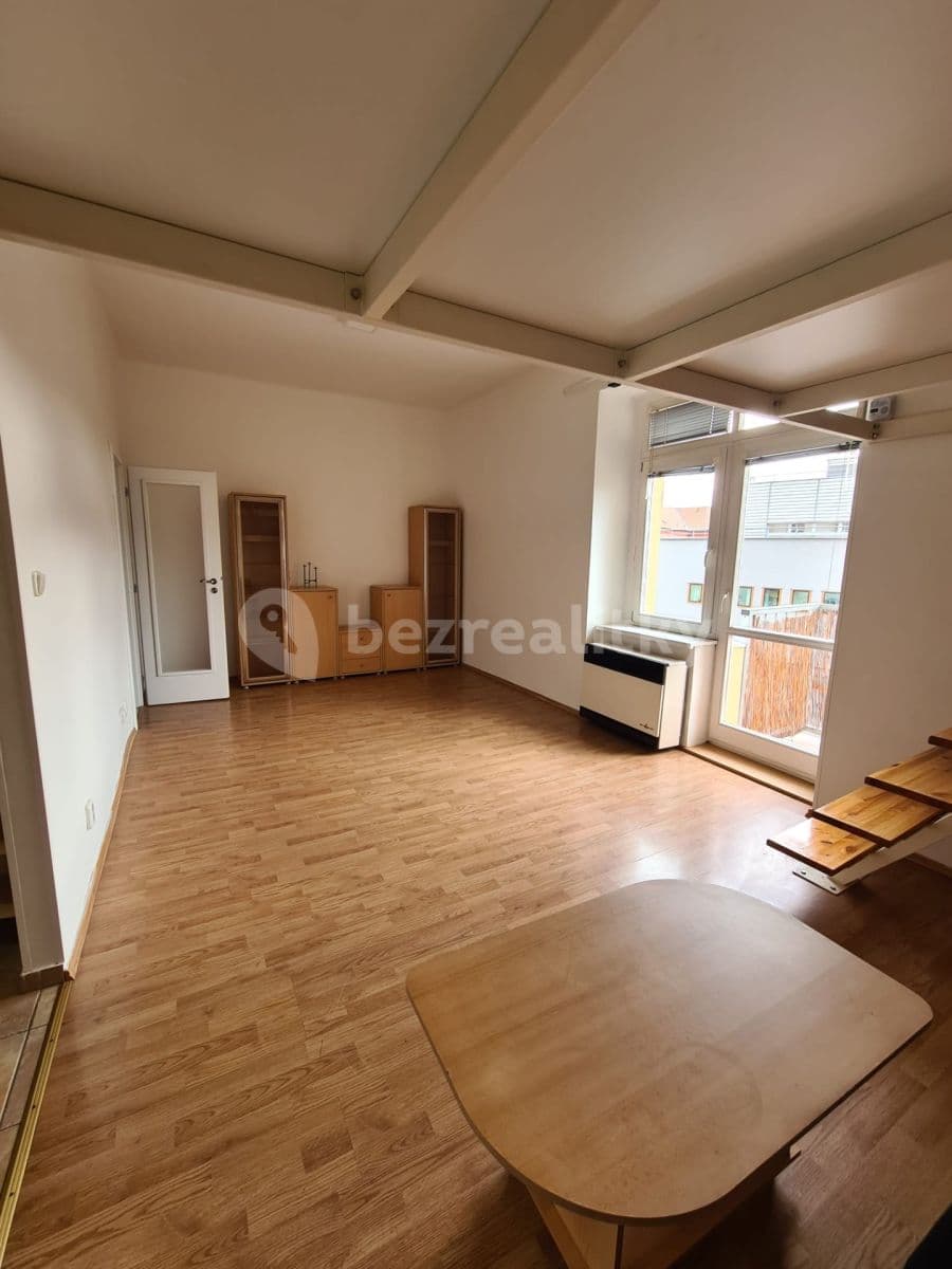 Pronájem bytu 1+kk 37 m², Ruská, Praha, Praha Pronájem bytu 1+kk 37 m², Ruská, Praha, Praha