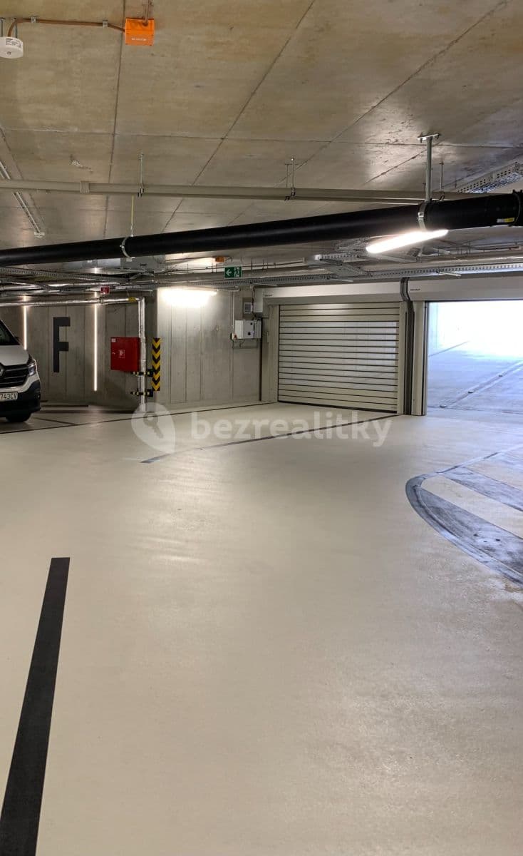 Pronájem garáže 14 m², Páričkova, Ružinov, Bratislavský kraj Pronájem garáže 14 m², Páričkova, Ružinov, Bratislavský kraj