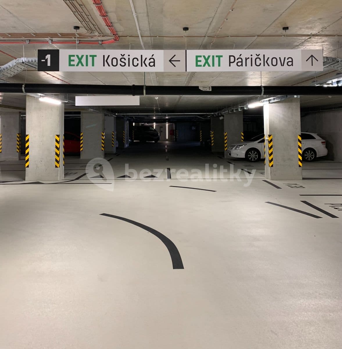 Pronájem garáže 14 m², Páričkova, Ružinov, Bratislavský kraj Pronájem garáže 14 m², Páričkova, Ružinov, Bratislavský kraj