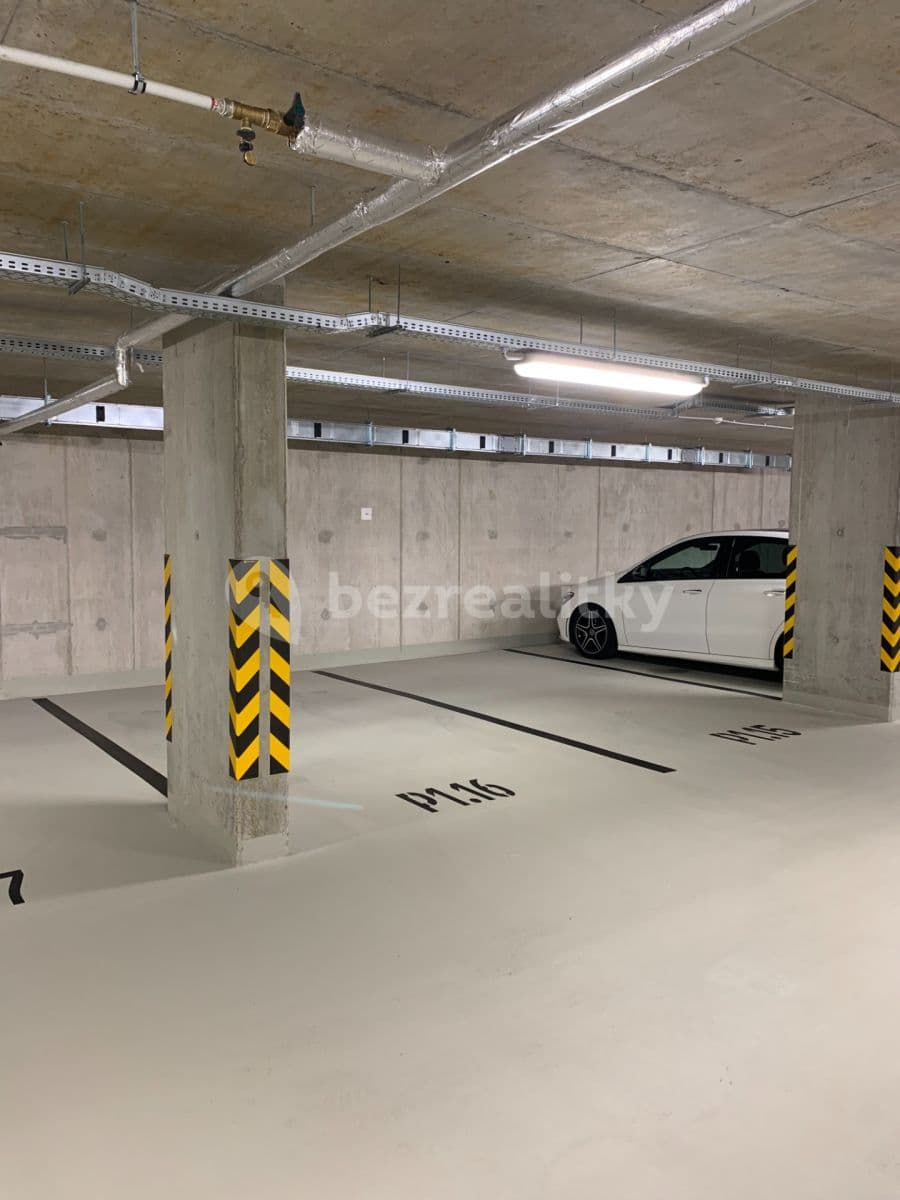 Pronájem garáže 14 m², Páričkova, Ružinov, Bratislavský kraj Pronájem garáže 14 m², Páričkova, Ružinov, Bratislavský kraj