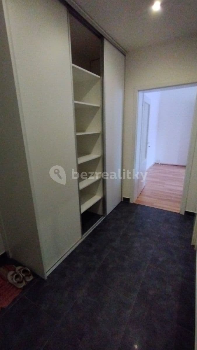 Pronájem bytu 1+1 38 m², Kosmonautů, Kladno, Středočeský kraj Pronájem bytu 1+1 38 m², Kosmonautů, Kladno, Středočeský kraj