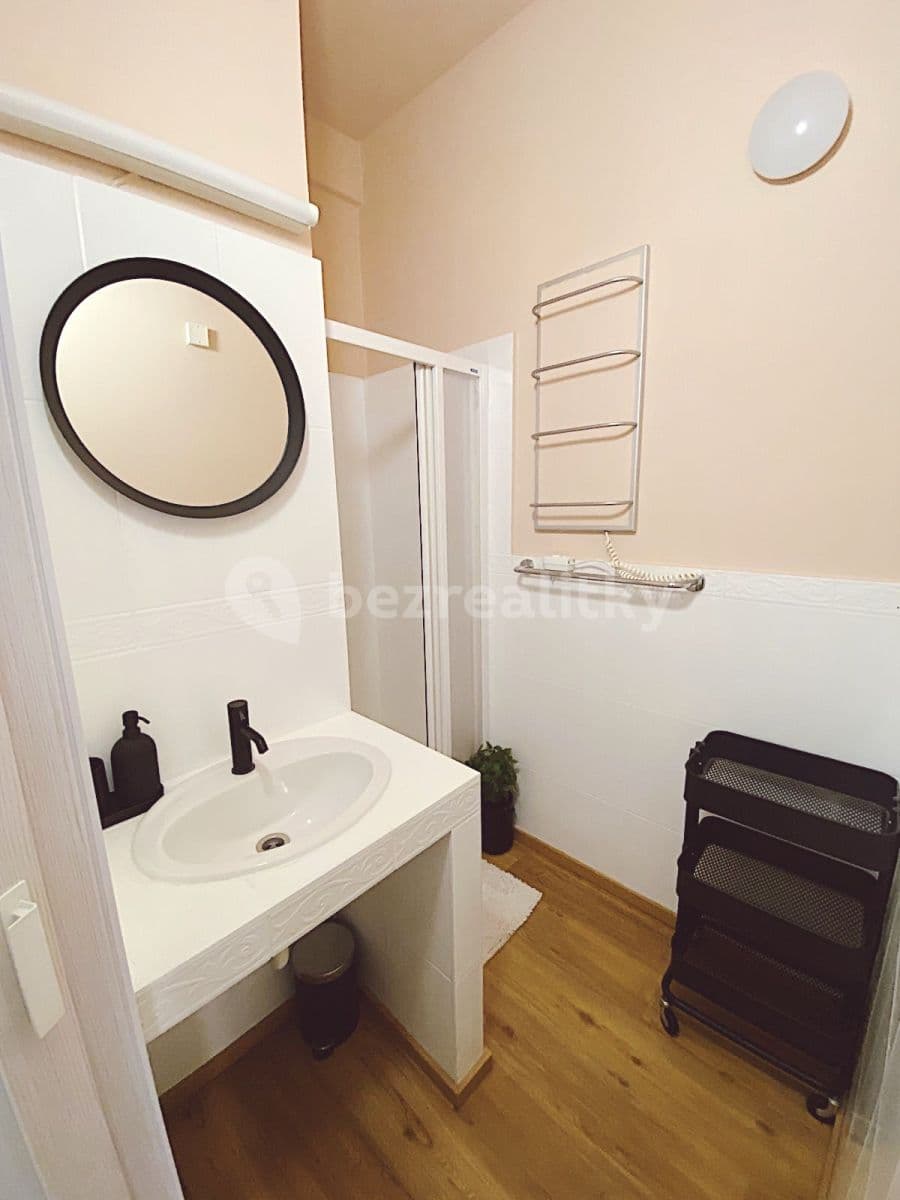 Pronájem bytu 1+kk 30 m², Biskupcova, Praha, Praha Pronájem bytu 1+kk 30 m², Biskupcova, Praha, Praha