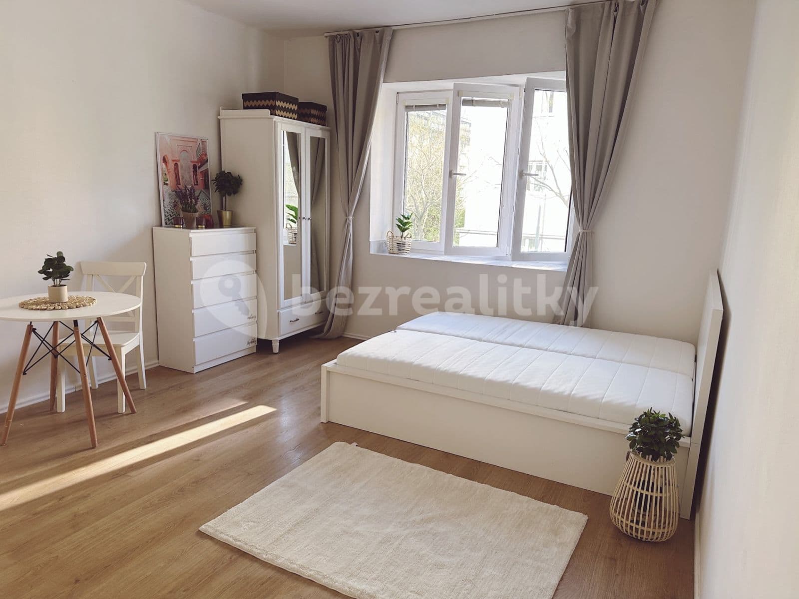 Pronájem bytu 1+kk 30 m², Biskupcova, Praha, Praha Pronájem bytu 1+kk 30 m², Biskupcova, Praha, Praha