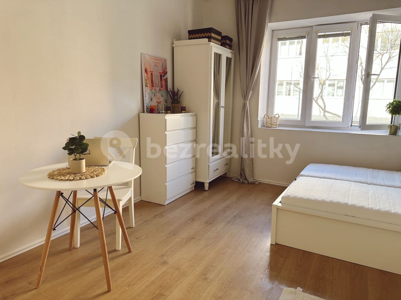 Pronájem bytu 1+kk 30 m², Biskupcova, Praha, Praha Pronájem bytu 1+kk 30 m², Biskupcova, Praha, Praha