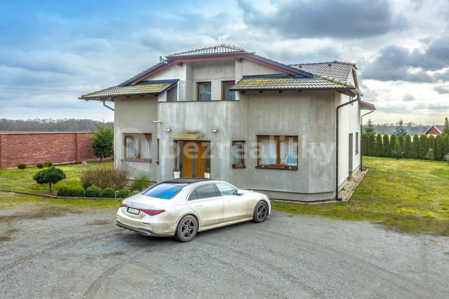 Prodej domu 250 m², pozemek 1.970 m², Doubravička, Středočeský kraj