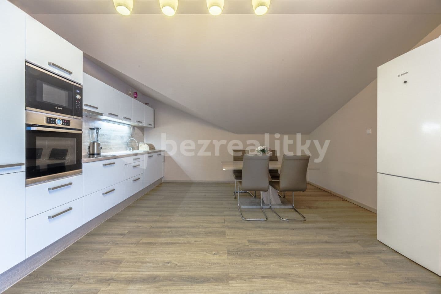 Prodej domu 250 m², pozemek 1.970 m², Doubravička, Středočeský kraj
