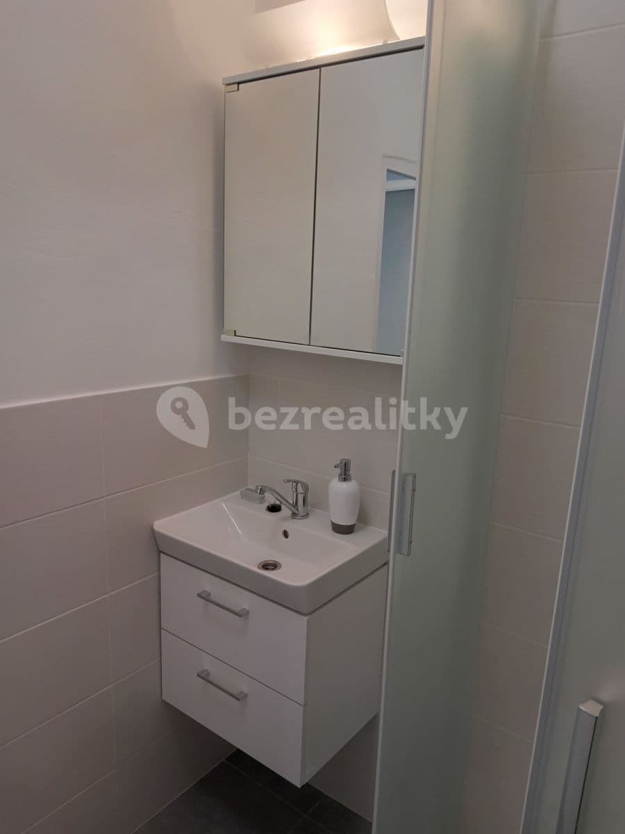Pronájem bytu 3+1 75 m², Hostýnská, Praha, Praha Pronájem bytu 3+1 75 m², Hostýnská, Praha, Praha