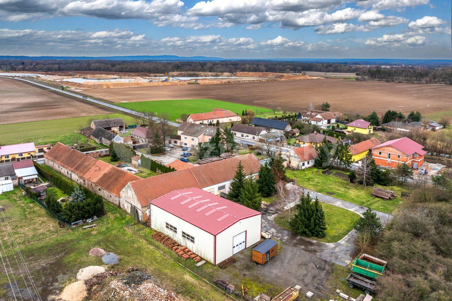 Prodej nebytového prostoru 11.429 m², Konárovice, Středočeský kraj