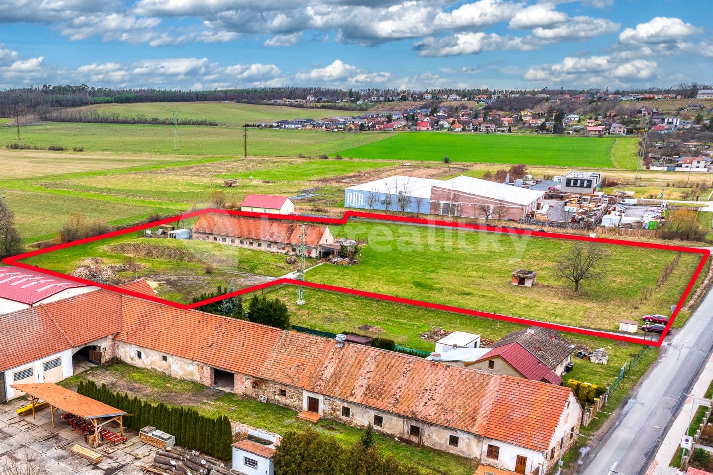 Prodej pozemku 13.939 m², Konárovice, Středočeský kraj