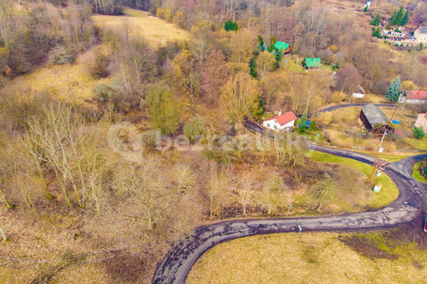 Prodej pozemku 1.518 m², Povrly, Ústecký kraj