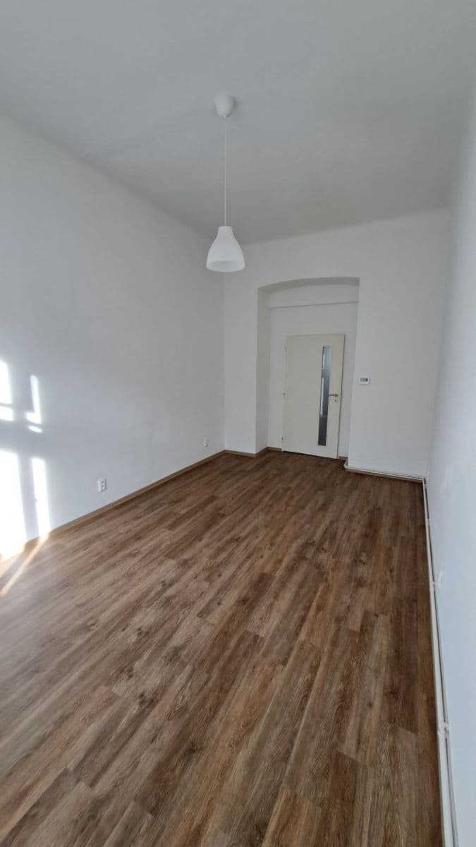 Pronájem bytu 1+1 38 m², Husitská, Praha, Praha Pronájem bytu 1+1 38 m², Husitská, Praha, Praha