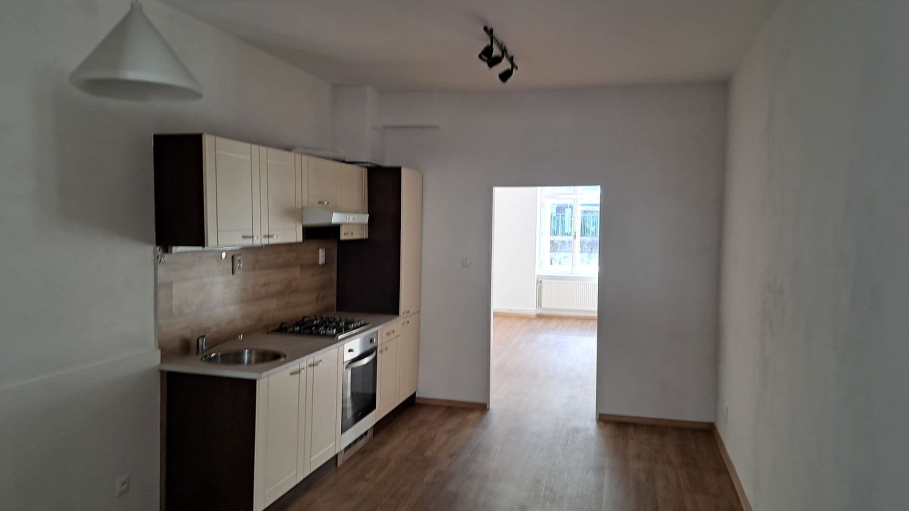 Pronájem bytu 1+1 38 m², Husitská, Praha, Praha Pronájem bytu 1+1 38 m², Husitská, Praha, Praha