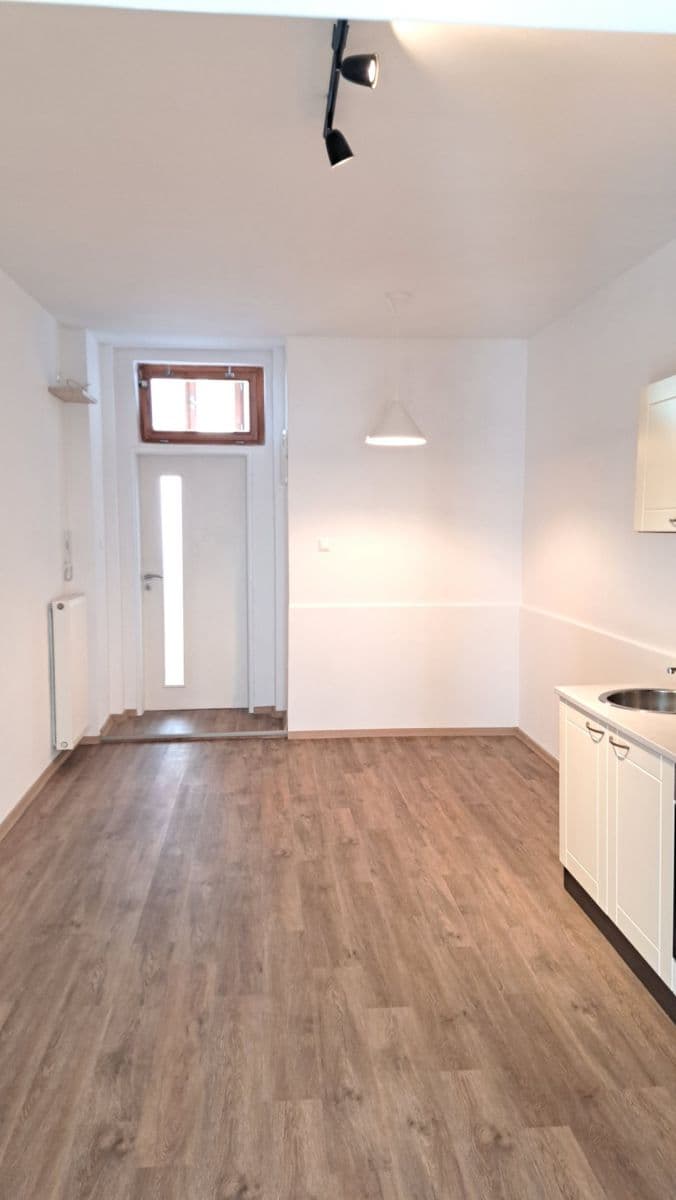 Pronájem bytu 1+1 38 m², Husitská, Praha, Praha Pronájem bytu 1+1 38 m², Husitská, Praha, Praha