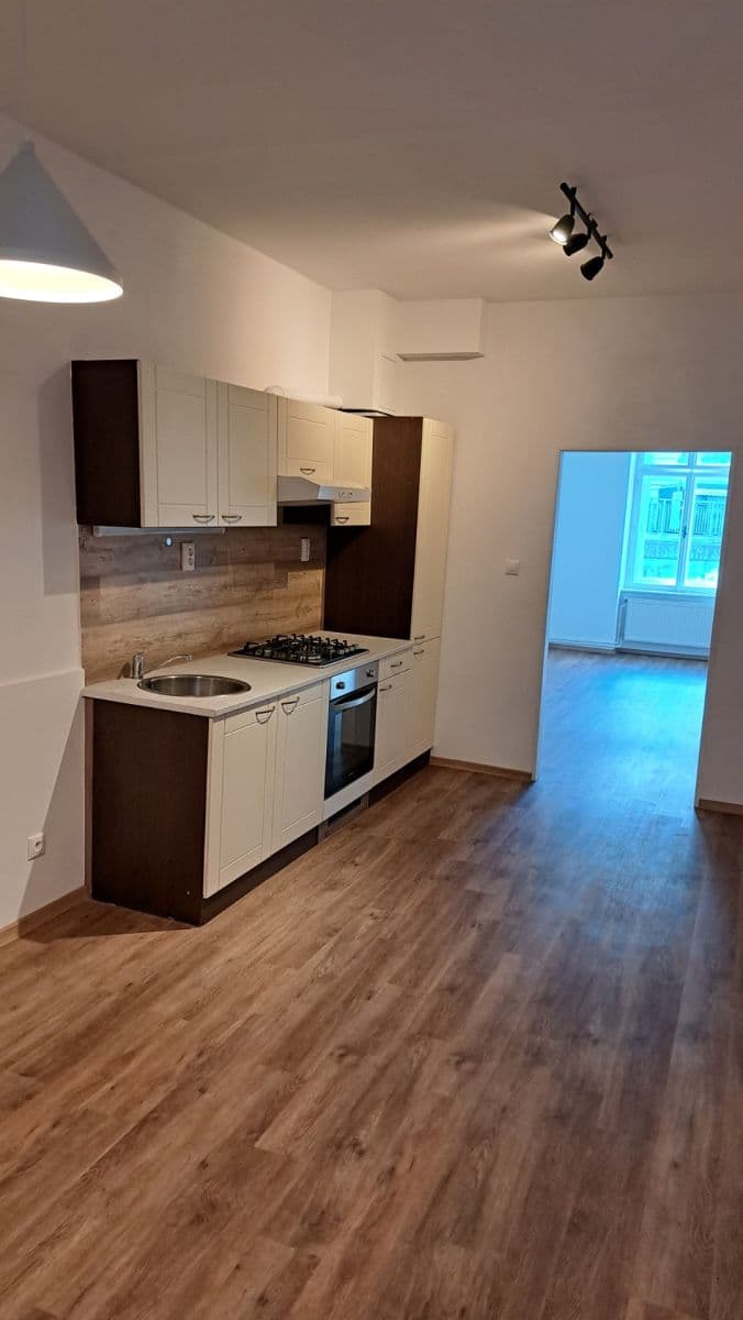 Pronájem bytu 1+1 38 m², Husitská, Praha, Praha Pronájem bytu 1+1 38 m², Husitská, Praha, Praha