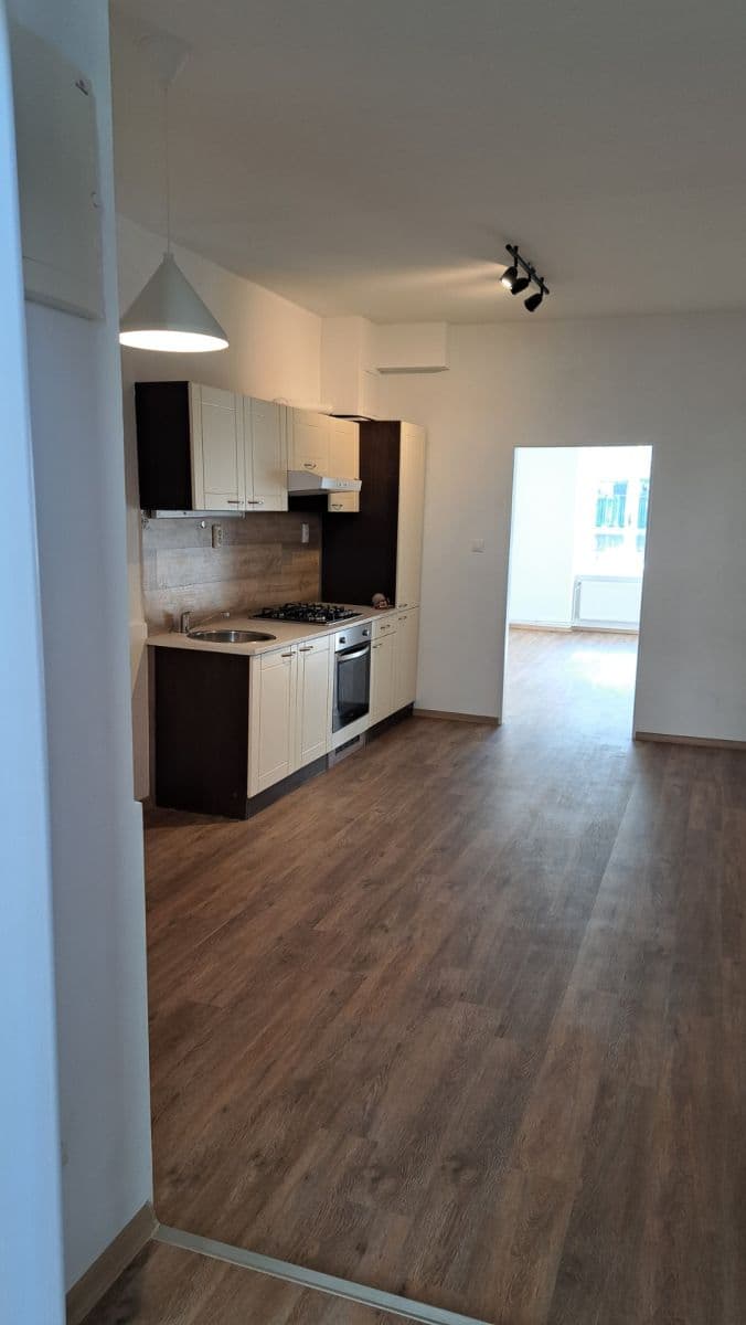 Pronájem bytu 1+1 38 m², Husitská, Praha, Praha Pronájem bytu 1+1 38 m², Husitská, Praha, Praha