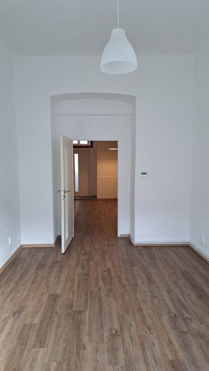 Pronájem bytu 1+1 38 m², Husitská, Praha, Praha Pronájem bytu 1+1 38 m², Husitská, Praha, Praha