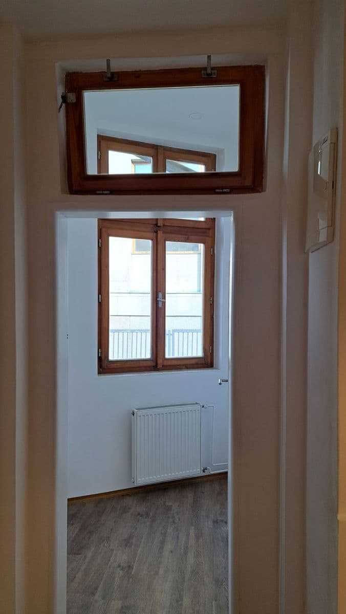 Pronájem bytu 1+1 38 m², Husitská, Praha, Praha Pronájem bytu 1+1 38 m², Husitská, Praha, Praha