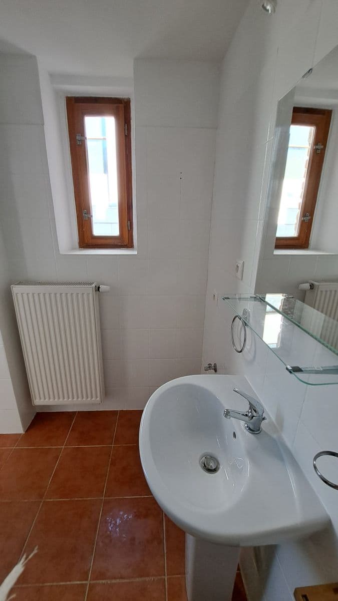 Pronájem bytu 1+1 38 m², Husitská, Praha, Praha Pronájem bytu 1+1 38 m², Husitská, Praha, Praha