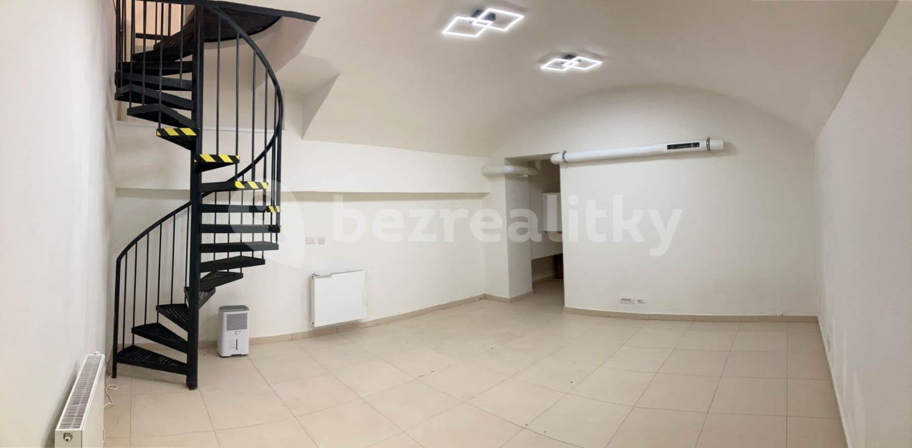 Prodej nebytového prostoru 65 m², Soukenická, Praha, Praha