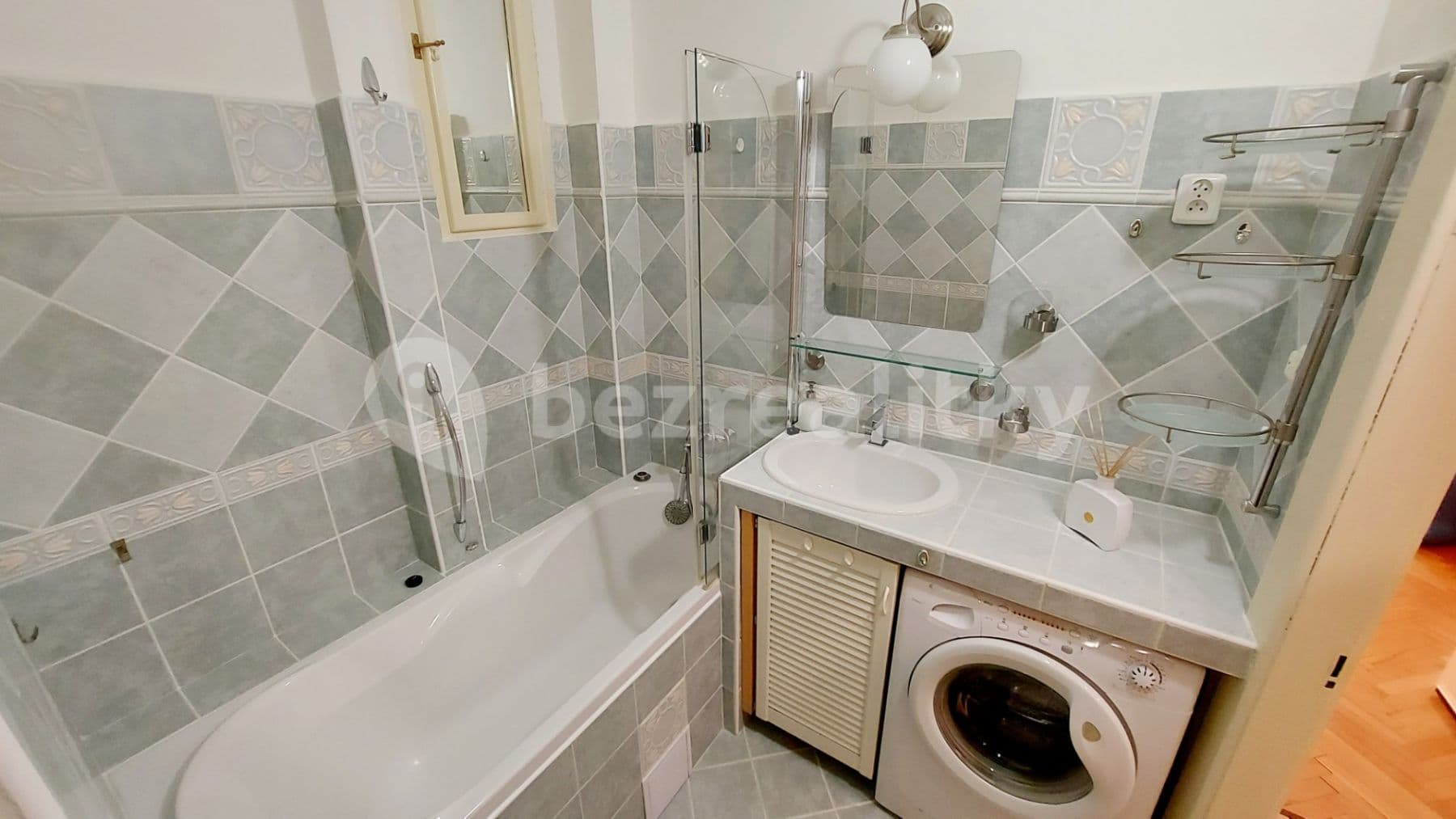 Pronájem bytu 3+kk 72 m², Táborská, Praha, Praha Pronájem bytu 3+kk 72 m², Táborská, Praha, Praha