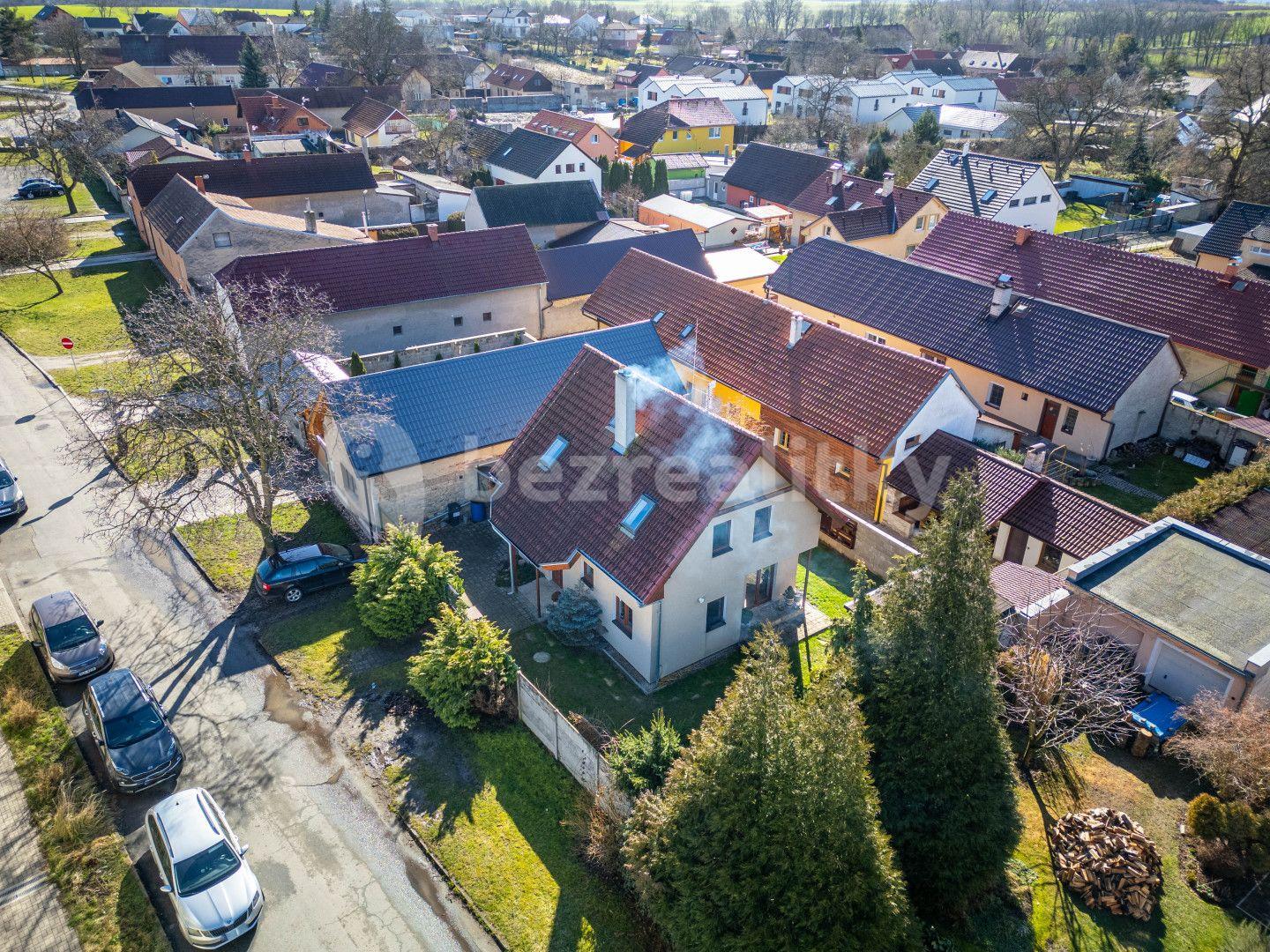 Prodej domu 118 m², pozemek 232 m², Na pahorku, Milovice, Středočeský kraj