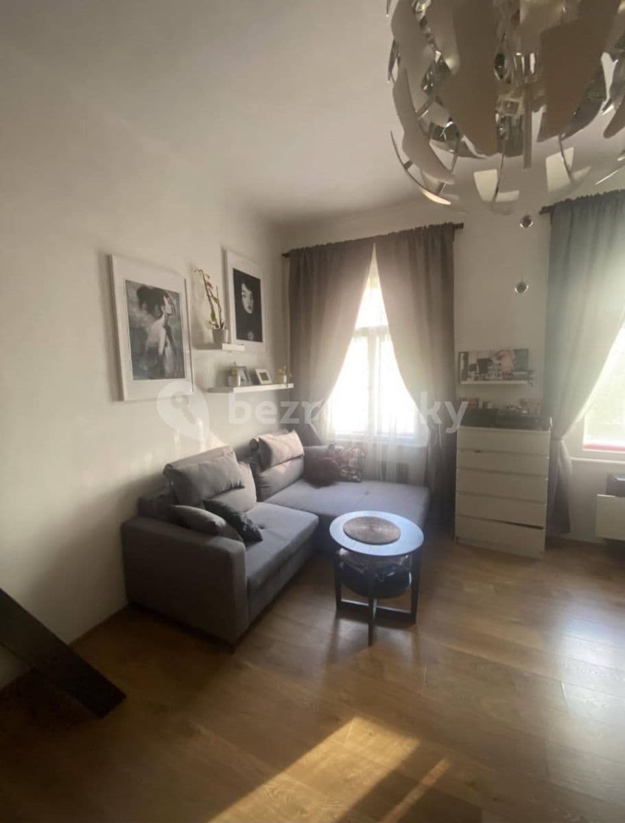 Pronájem bytu Garsoniéra 24 m², Pernerova, Praha, Praha