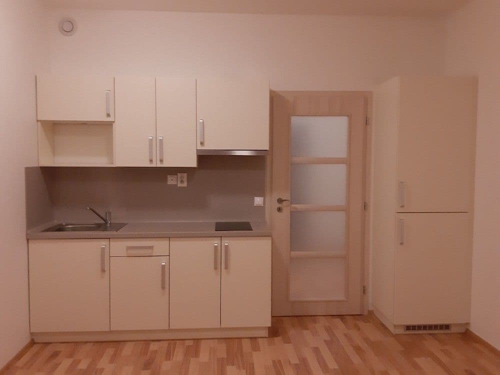 Pronájem bytu 1+kk 33 m², Freyova, Praha, Praha Pronájem bytu 1+kk 33 m², Freyova, Praha, Praha