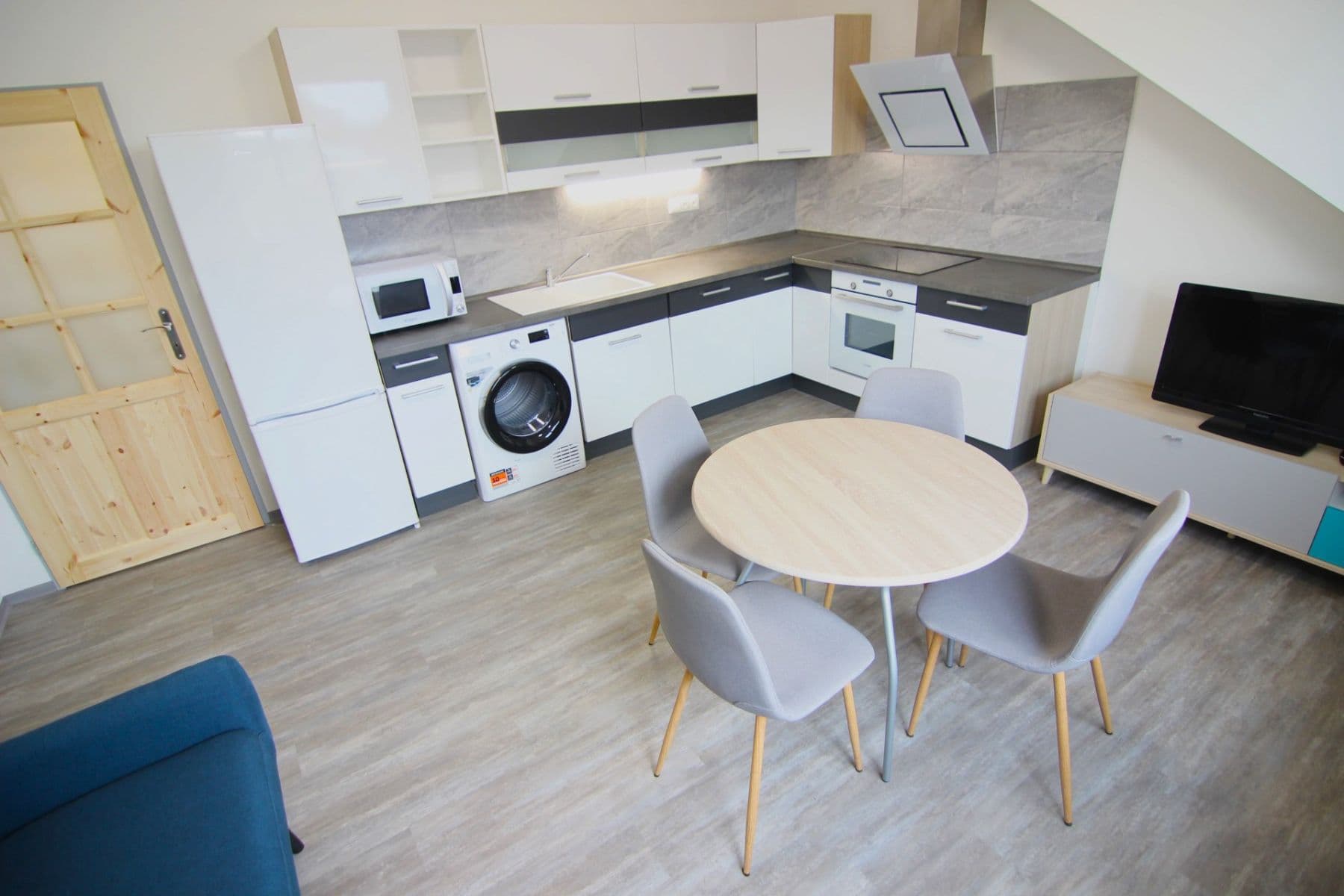 Pronájem bytu 3+1 76 m², Sládkova, Hradec Králové, Královéhradecký kraj Pronájem bytu 3+1 76 m², Sládkova, Hradec Králové, Královéhradecký kraj