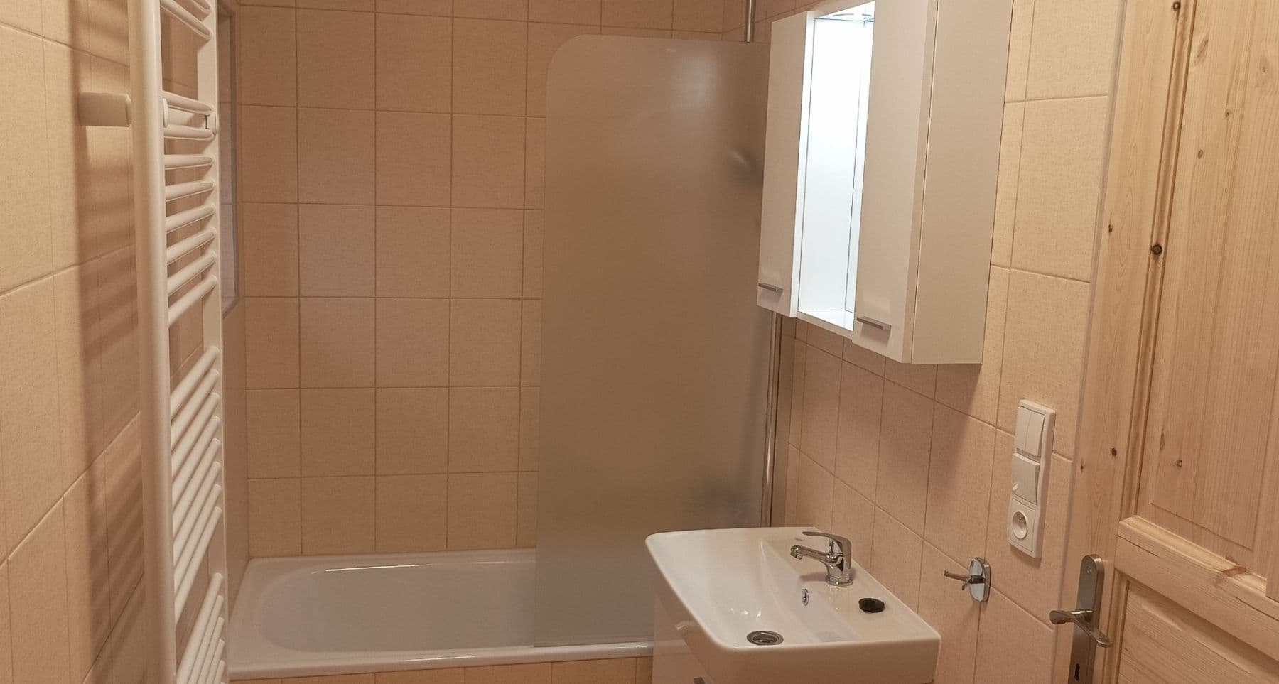 Pronájem bytu 3+1 76 m², Sládkova, Hradec Králové, Královéhradecký kraj Pronájem bytu 3+1 76 m², Sládkova, Hradec Králové, Královéhradecký kraj