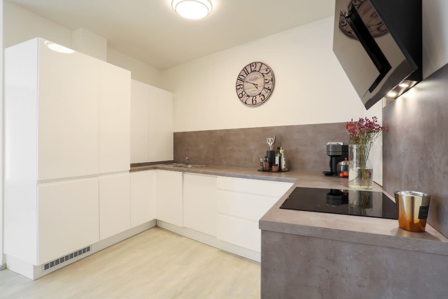 Pronájem bytu 3+kk 88 m², Hlavní, Průhonice, Středočeský kraj Pronájem bytu 3+kk 88 m², Hlavní, Průhonice, Středočeský kraj