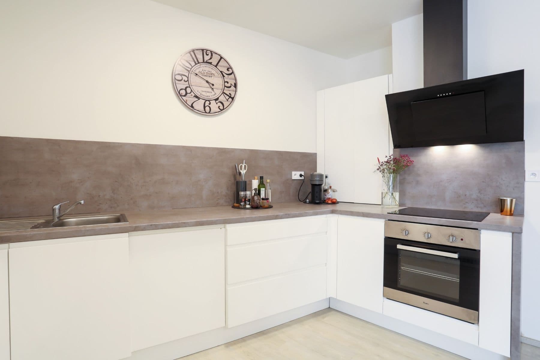 Pronájem bytu 3+kk 88 m², Hlavní, Průhonice, Středočeský kraj Pronájem bytu 3+kk 88 m², Hlavní, Průhonice, Středočeský kraj