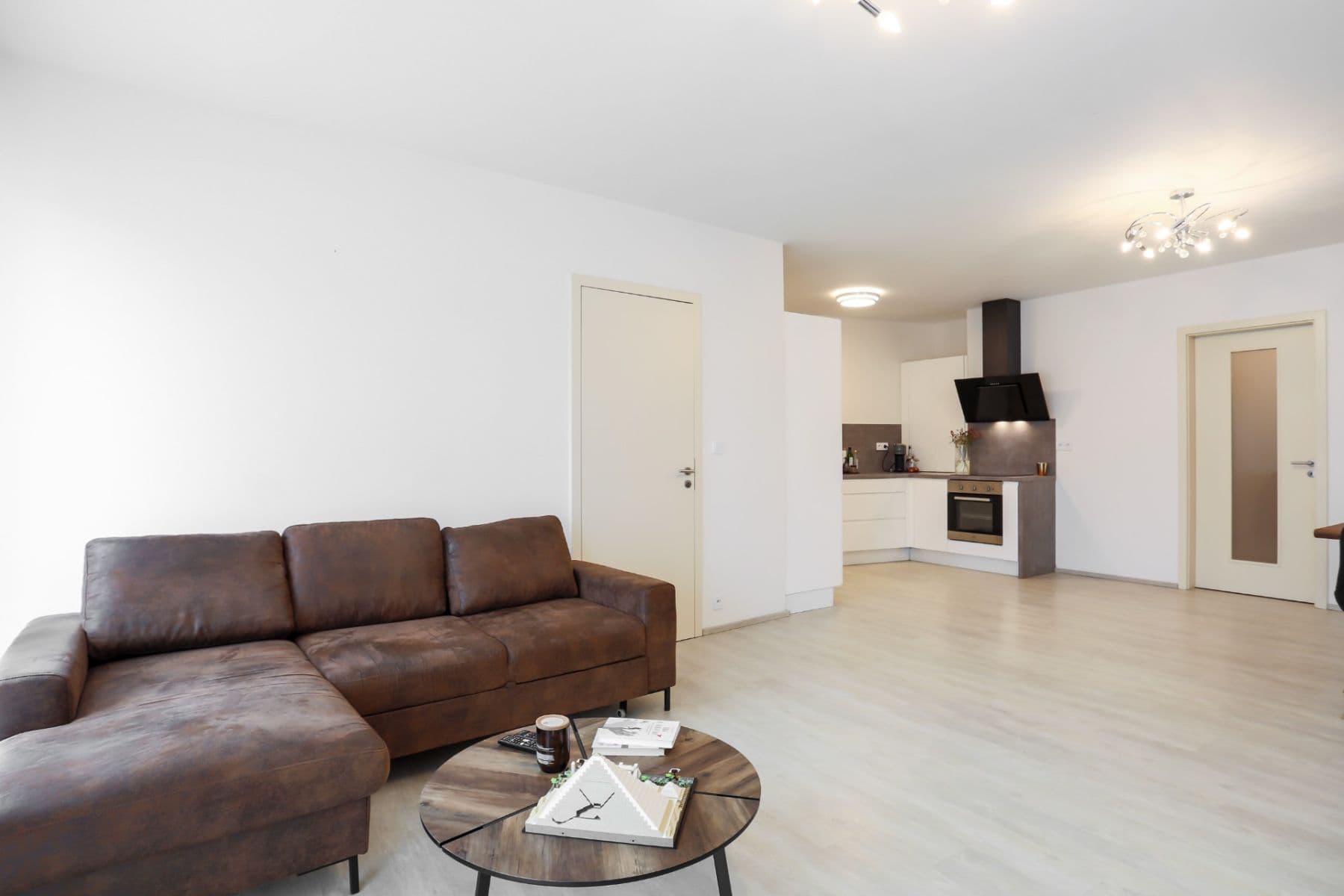 Pronájem bytu 3+kk 88 m², Hlavní, Průhonice, Středočeský kraj Pronájem bytu 3+kk 88 m², Hlavní, Průhonice, Středočeský kraj