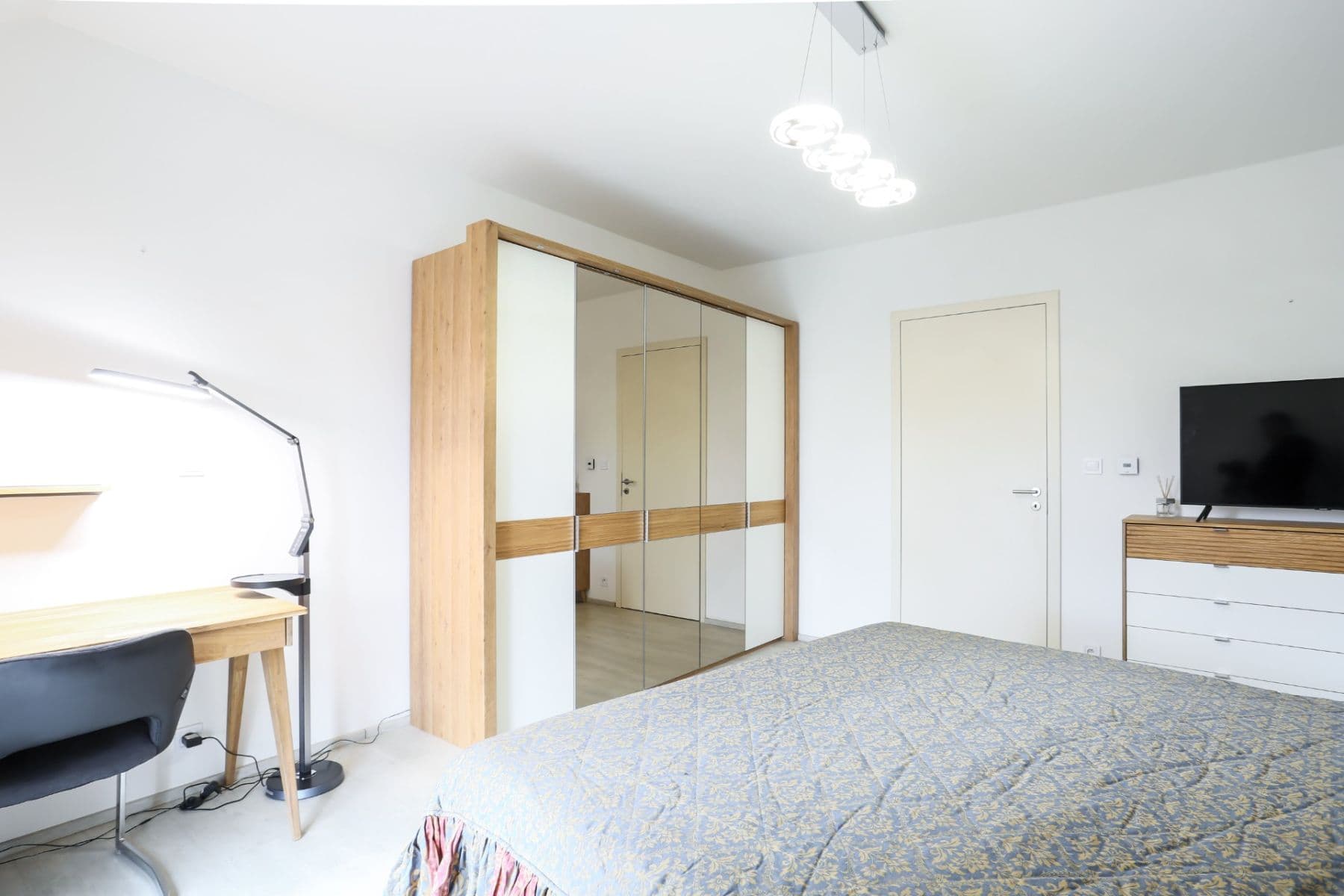 Pronájem bytu 3+kk 88 m², Hlavní, Průhonice, Středočeský kraj Pronájem bytu 3+kk 88 m², Hlavní, Průhonice, Středočeský kraj