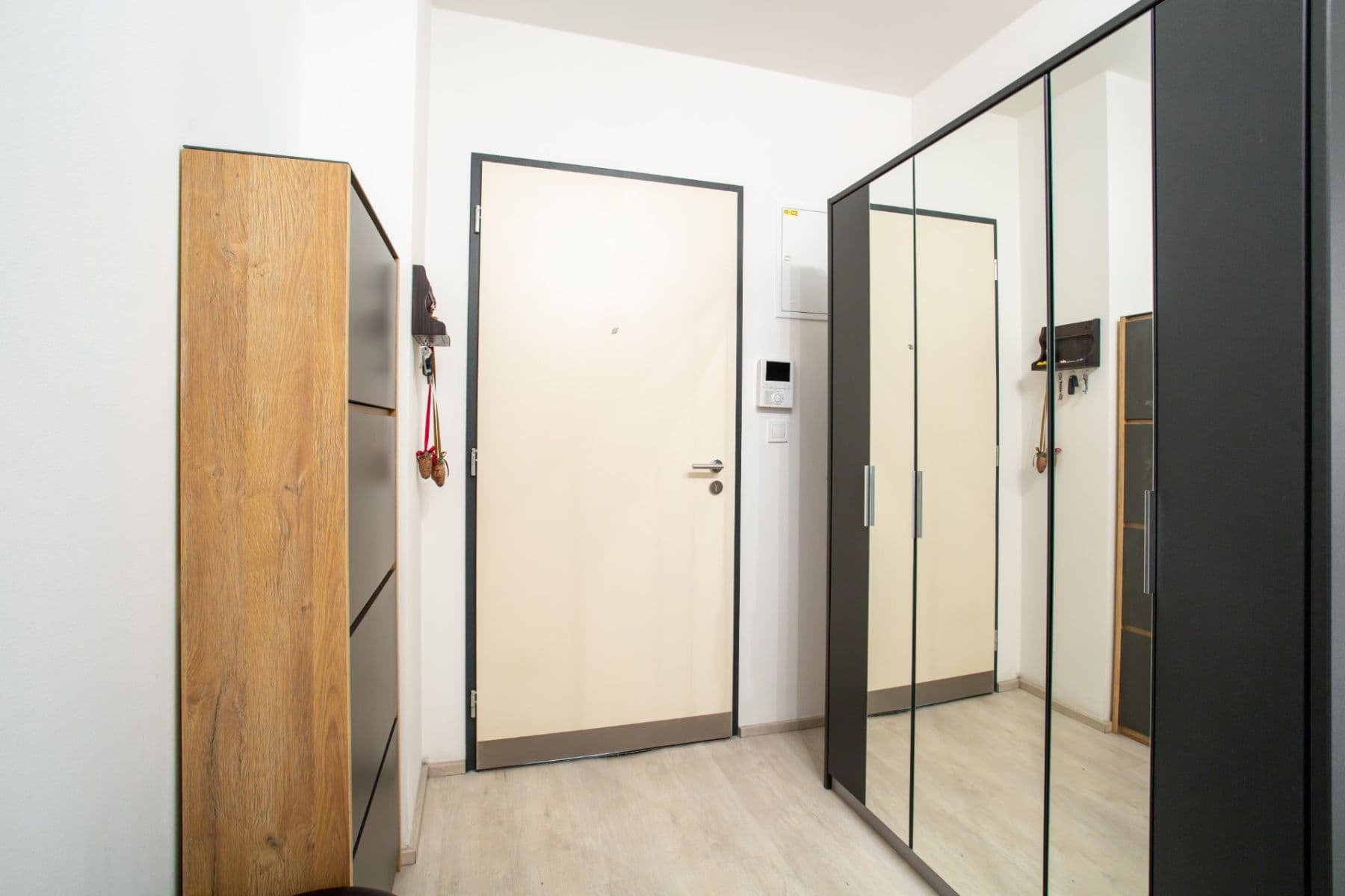 Pronájem bytu 3+kk 88 m², Hlavní, Průhonice, Středočeský kraj Pronájem bytu 3+kk 88 m², Hlavní, Průhonice, Středočeský kraj
