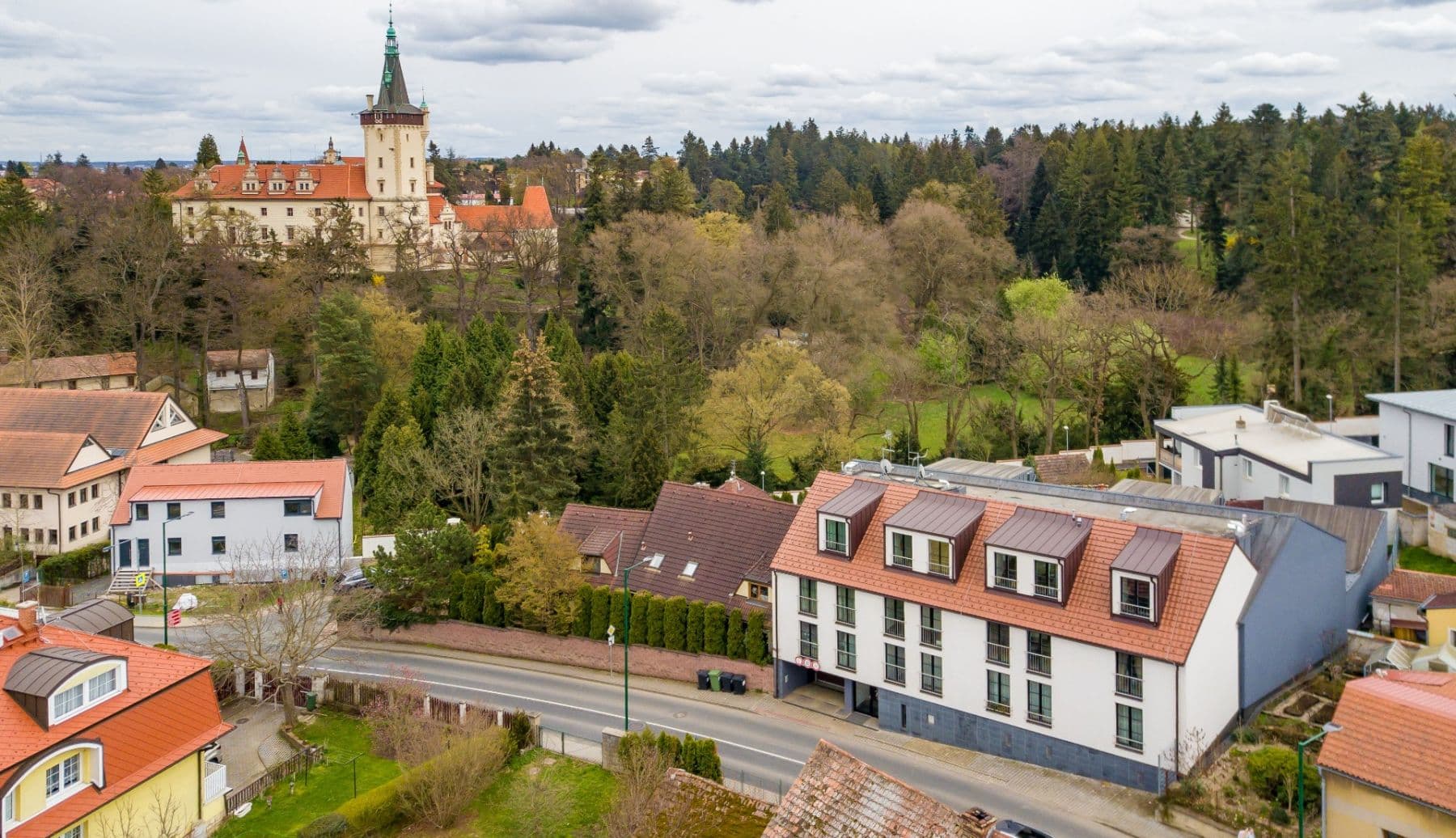 Pronájem bytu 3+kk 88 m², Hlavní, Průhonice, Středočeský kraj Pronájem bytu 3+kk 88 m², Hlavní, Průhonice, Středočeský kraj