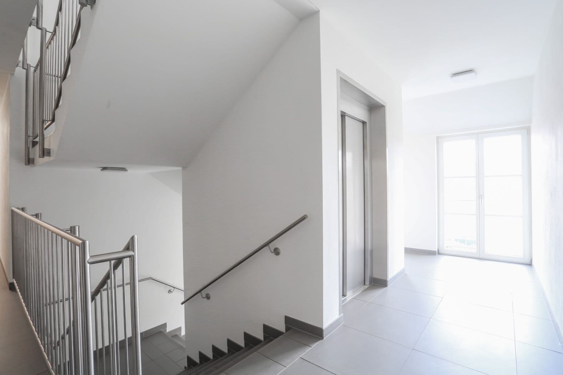 Pronájem bytu 3+kk 88 m², Hlavní, Průhonice, Středočeský kraj Pronájem bytu 3+kk 88 m², Hlavní, Průhonice, Středočeský kraj