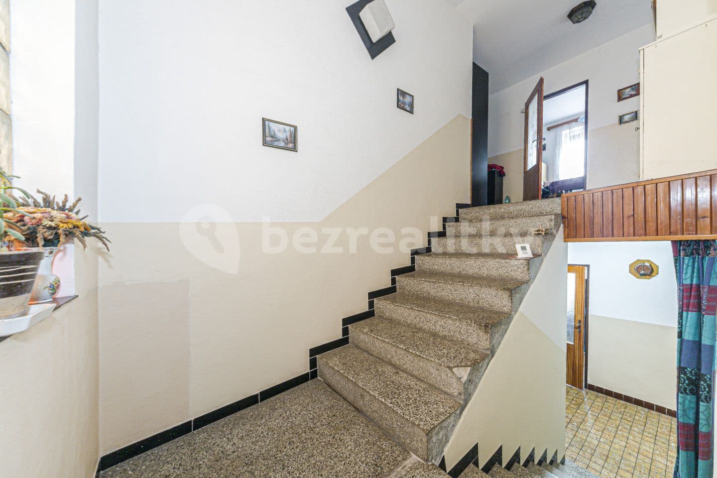 Prodej domu 230 m², pozemek 6.780 m², Močovice, Středočeský kraj