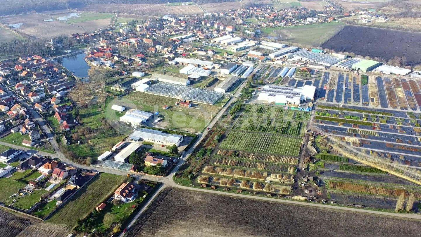 Prodej pozemku 6.243 m², Přerov nad Labem, Středočeský kraj