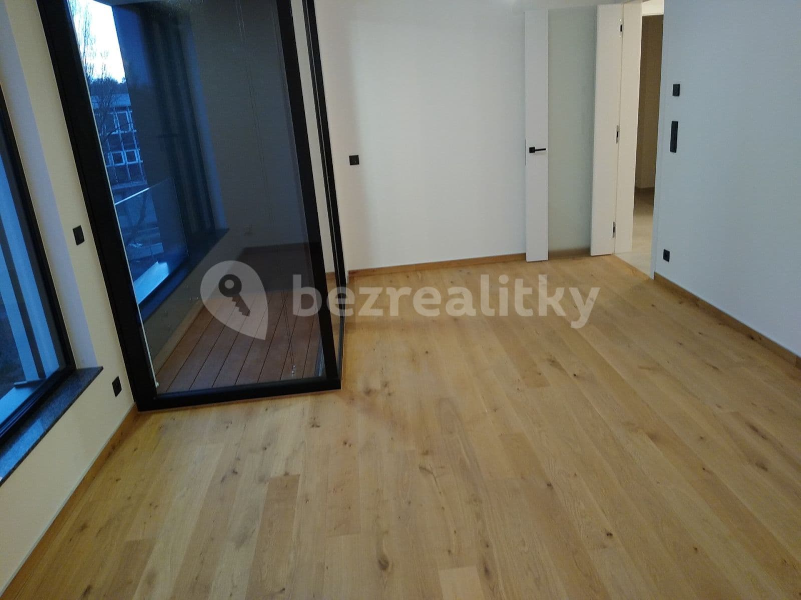 Pronájem bytu 2+kk 55 m², U Petřin, Praha, Praha Pronájem bytu 2+kk 55 m², U Petřin, Praha, Praha