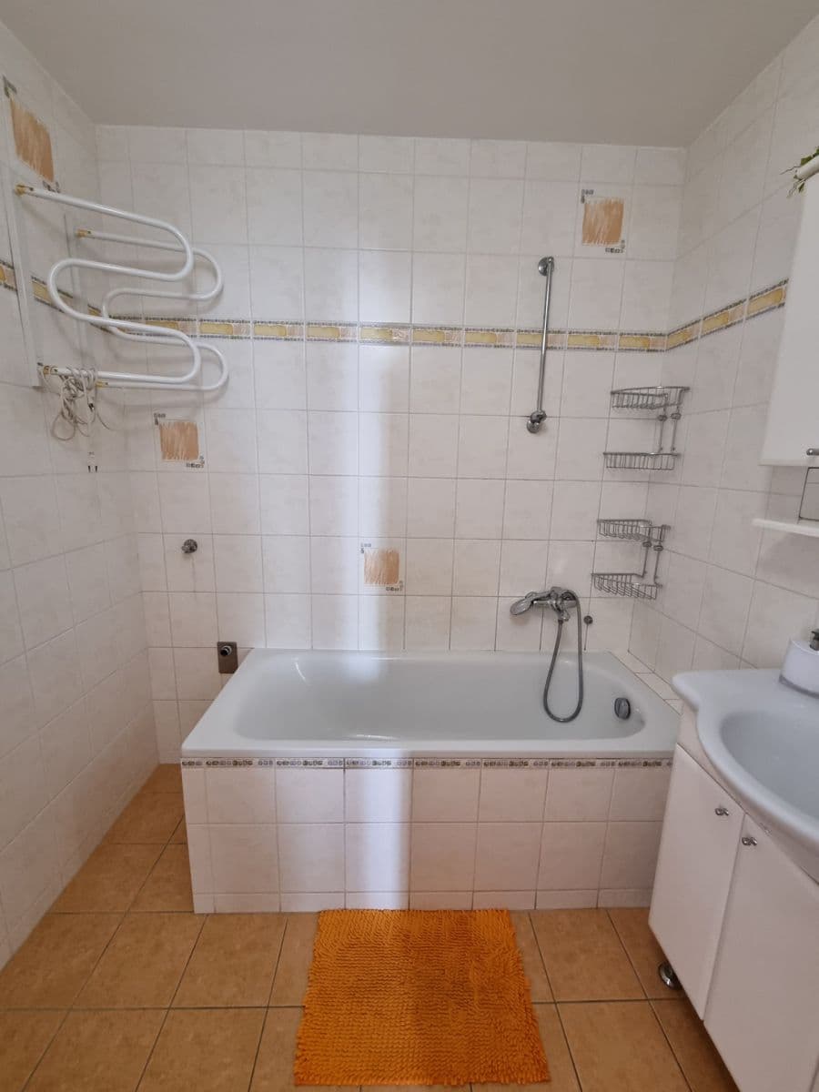 Pronájem bytu 3+1 68 m², Jerevanská, Kladno, Středočeský kraj Pronájem bytu 3+1 68 m², Jerevanská, Kladno, Středočeský kraj