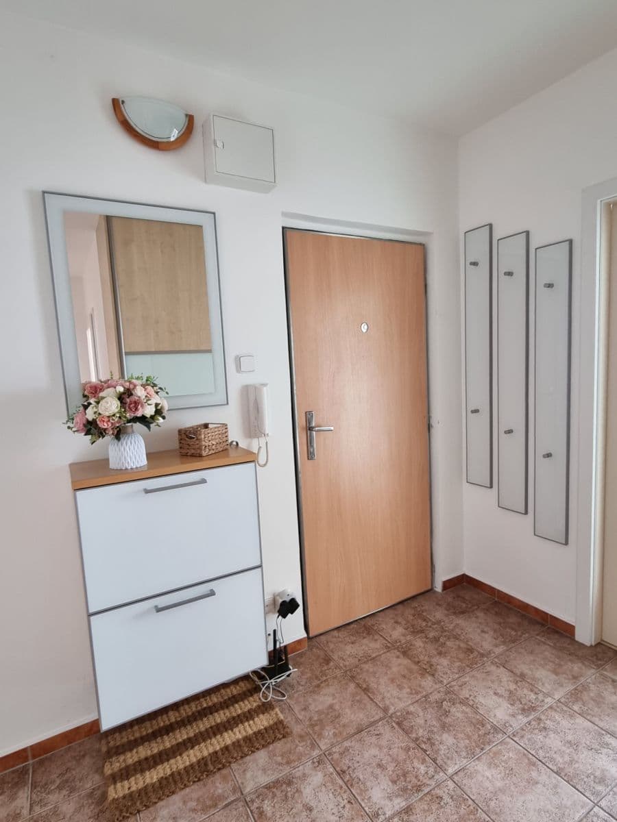 Pronájem bytu 3+1 68 m², Jerevanská, Kladno, Středočeský kraj Pronájem bytu 3+1 68 m², Jerevanská, Kladno, Středočeský kraj