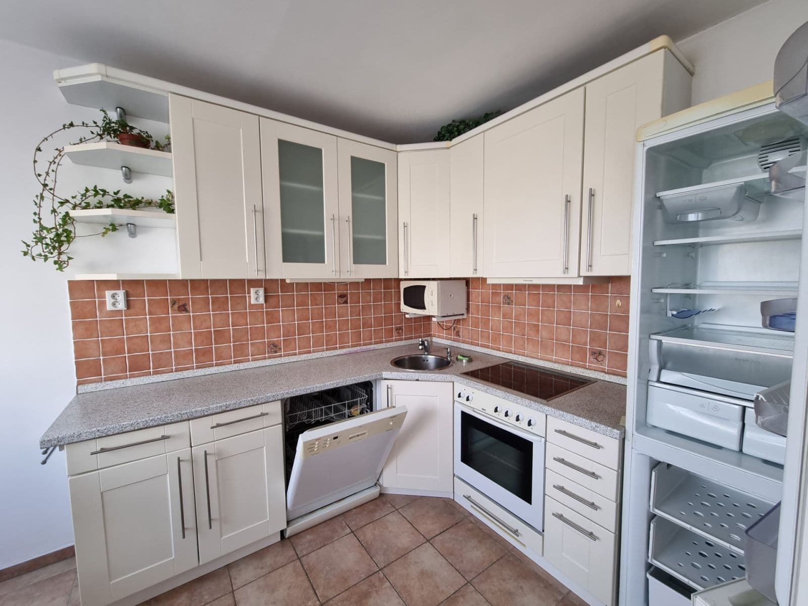 Pronájem bytu 3+1 68 m², Jerevanská, Kladno, Středočeský kraj Pronájem bytu 3+1 68 m², Jerevanská, Kladno, Středočeský kraj