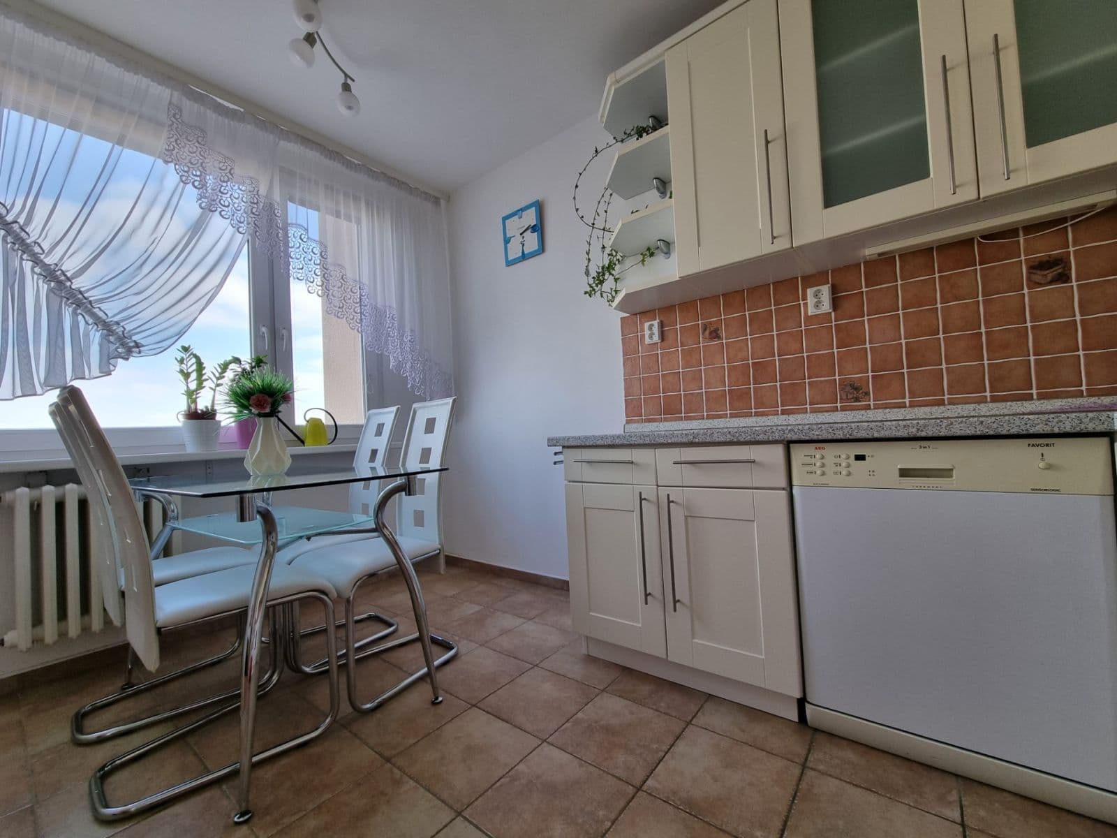 Pronájem bytu 3+1 68 m², Jerevanská, Kladno, Středočeský kraj Pronájem bytu 3+1 68 m², Jerevanská, Kladno, Středočeský kraj