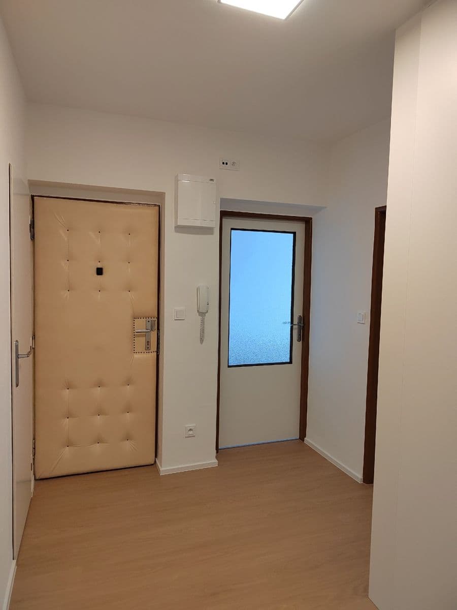 Pronájem bytu 2+1 56 m², Pražská, Znojmo, Jihomoravský kraj Pronájem bytu 2+1 56 m², Pražská, Znojmo, Jihomoravský kraj