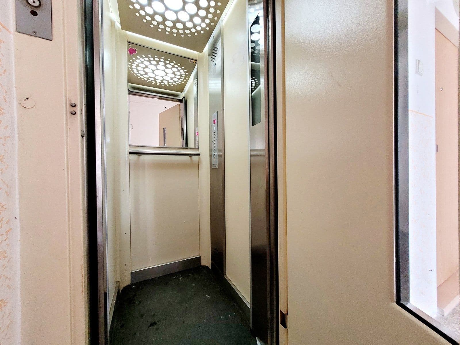 Pronájem bytu 1+kk 20 m², Hlavní třída, Havířov, Moravskoslezský kraj Pronájem bytu 1+kk 20 m², Hlavní třída, Havířov, Moravskoslezský kraj