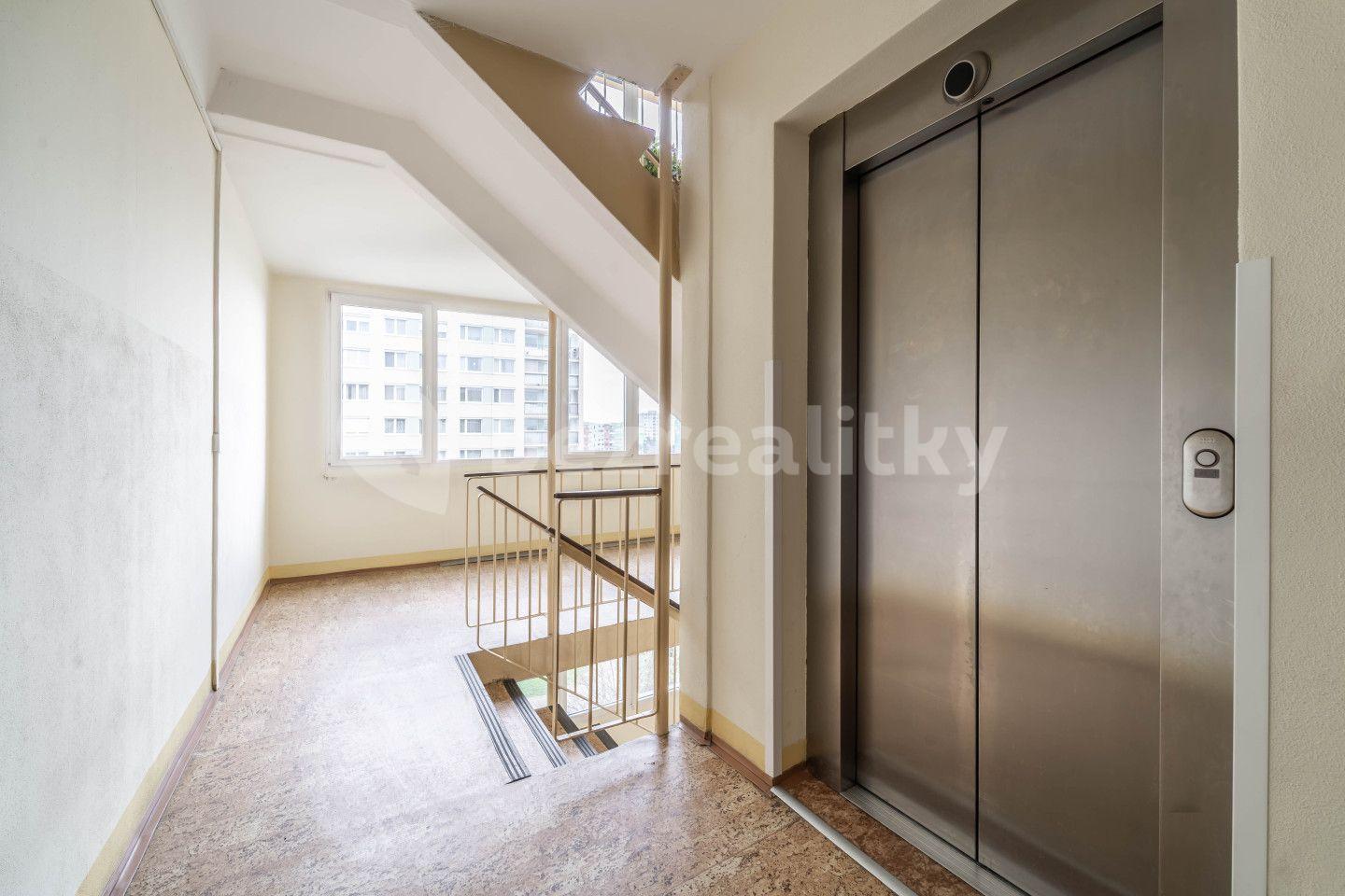 Prodej bytu 4+1 83 m², V průčelí, Praha, Praha