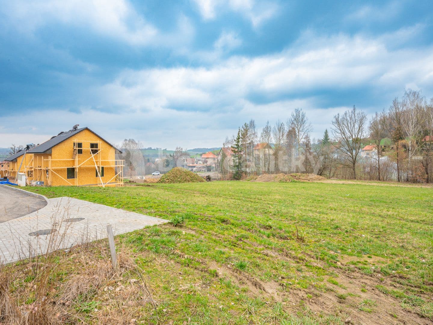 Prodej pozemku 1.069 m², Louňovice pod Blaníkem, Středočeský kraj