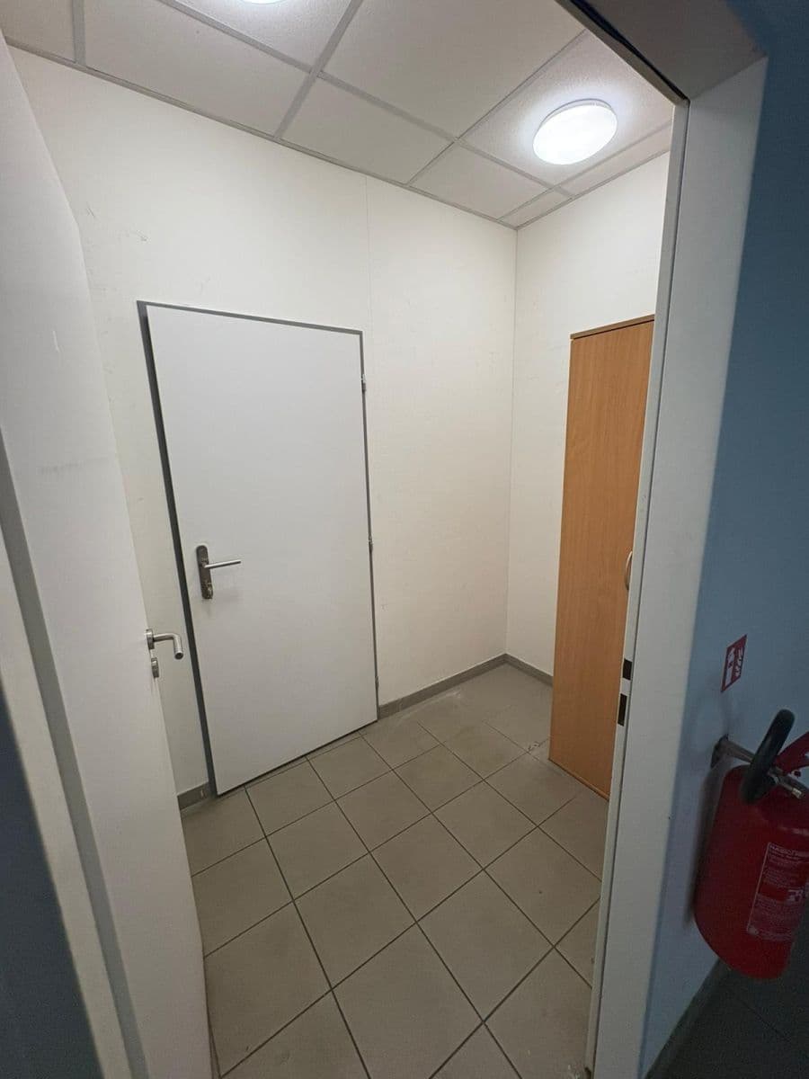 Pronájem nebytového prostoru 98 m², Pod Zahrady, Přezletice, Středočeský kraj Pronájem nebytového prostoru 98 m², Pod Zahrady, Přezletice, Středočeský kraj
